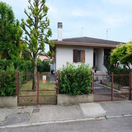 villa-bifamiliare-in-vendita-a-ospedaletto-euganeo-con-tre-camere-da-letto-giardino-garage-doppio